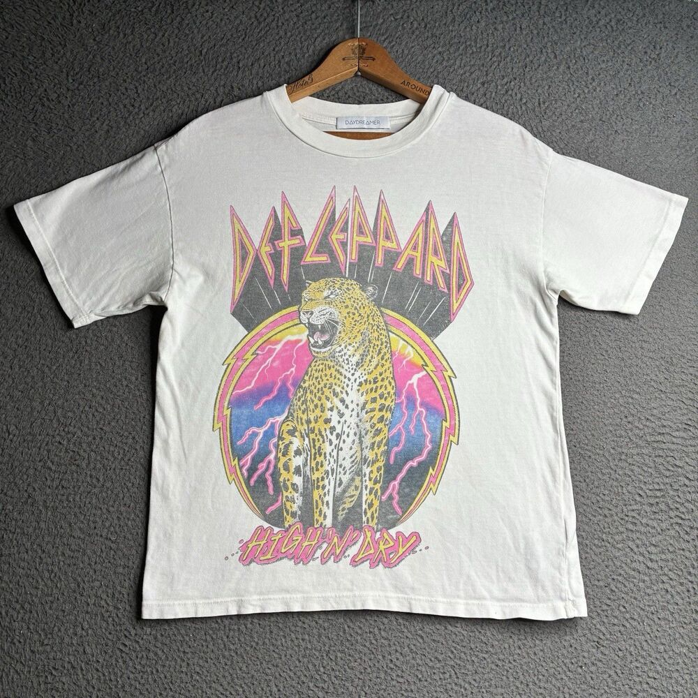 Daydreamer Def Leppard American Tour Graphic T Shirt Women's XS Huckleberry USA